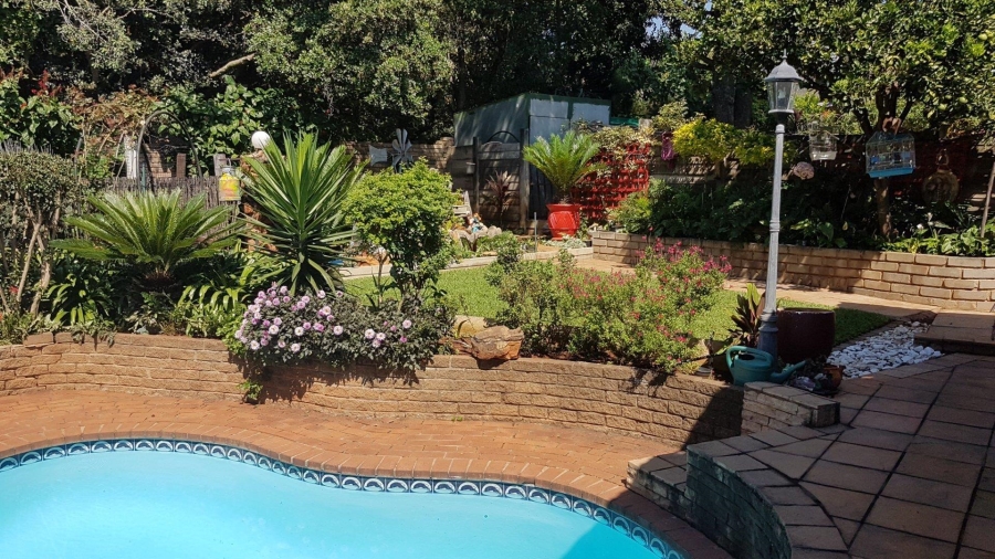 6 Bedroom Property for Sale in Cashan North West